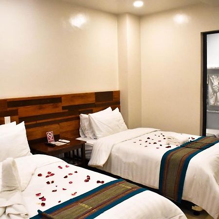 Hotel Lourdes Laoag Extérieur photo