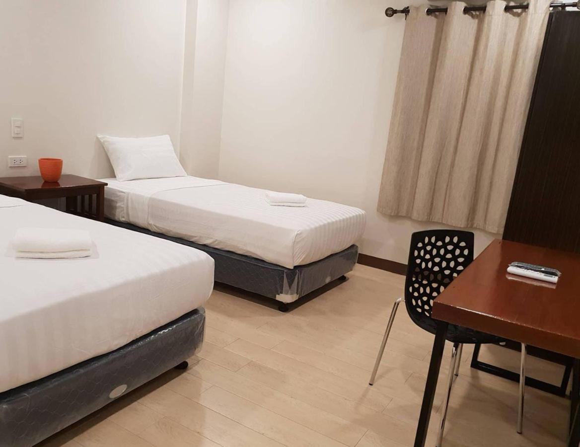 Hotel Lourdes Laoag Extérieur photo