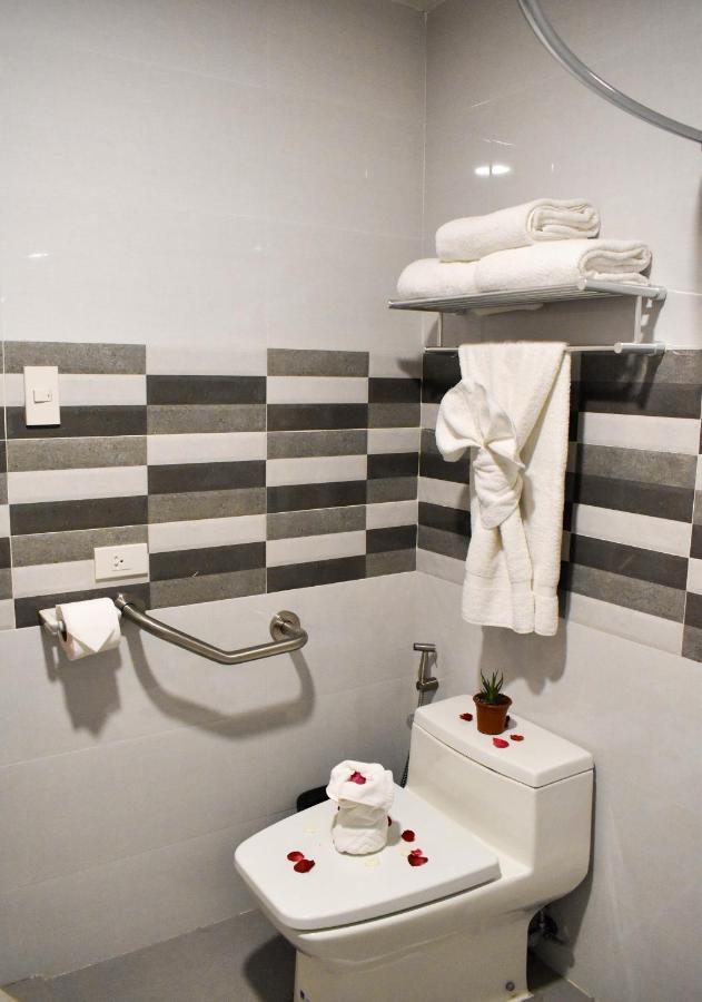 Hotel Lourdes Laoag Extérieur photo