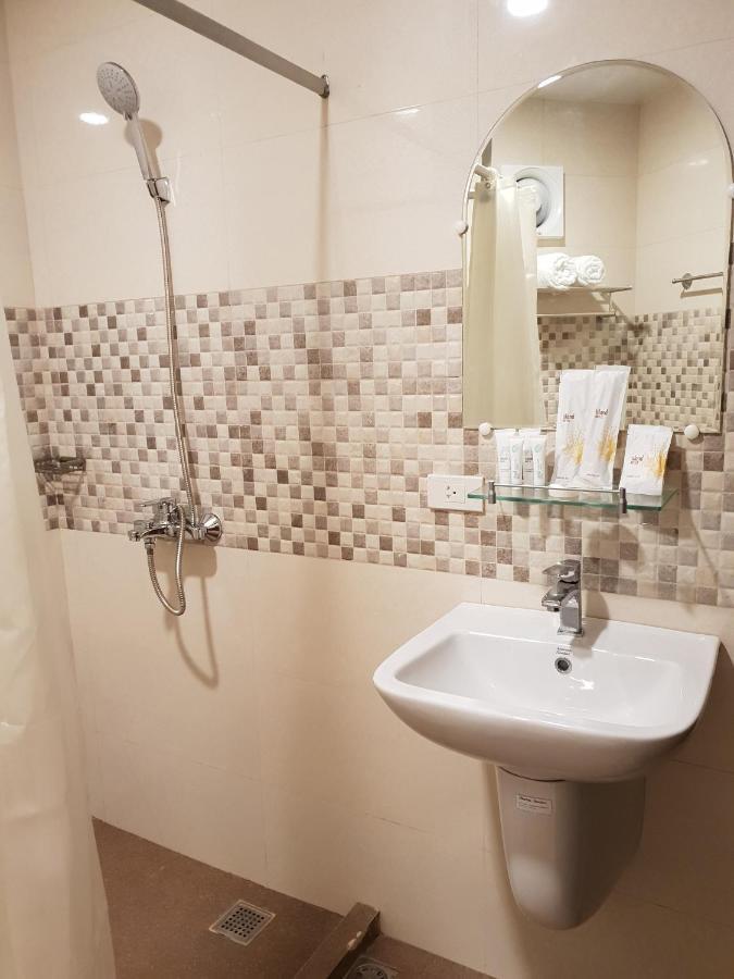 Hotel Lourdes Laoag Extérieur photo